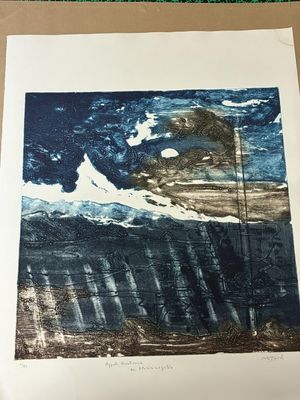 une image d'une œuvre d'art posée sur une table
