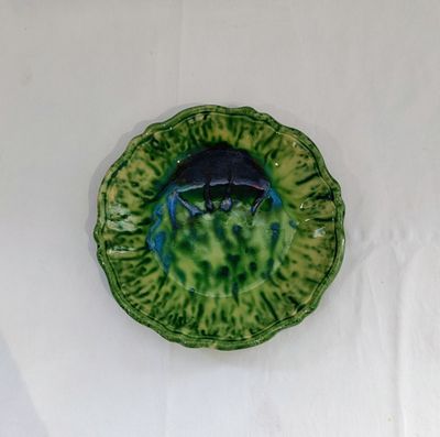 VALLAURIS. PLAT à contours Épreuve en céramique à fond vert …