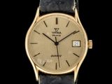 une image d'une montre-bracelet en or avec un bracelet en cuir noir