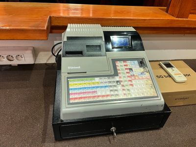 1 caisse enregistreuse UNIWELL
