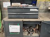 une image d'un établi dans un garage