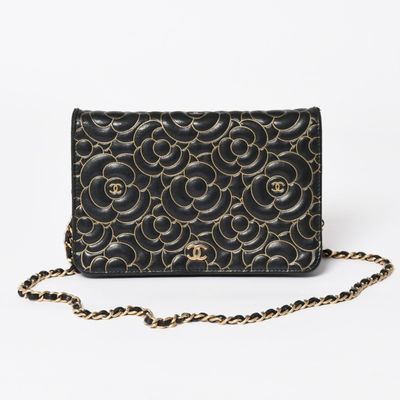 a black and gold purse with a chain around it