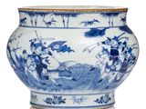 un vase bleu et blanc avec une peinture dessus