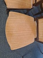 Suite de six chaises en acajou naturel mouluré, le dossier a… (photo 3)