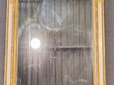 une photo d'une photo d'une fenêtre dans une pièce