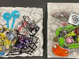 deux œuvres d'art accrochées au mur