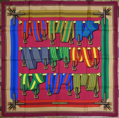 Hermès Paris - Modèle Sangles carré en twill de soie à motif…