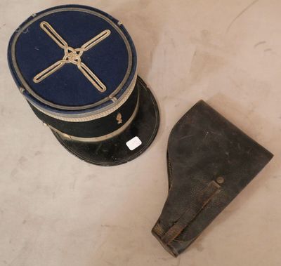un chapeau noir avec un dessus bleu et un chapeau noir avec un dessus bleu et un chapeau noir avec un dessus bleu et un chapeau noir avec un dessus noir