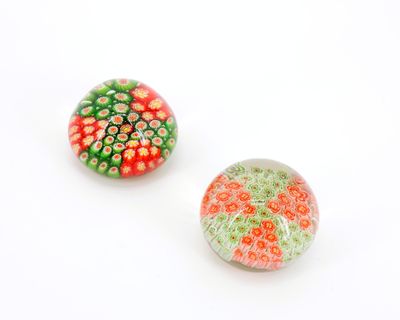 MURANO (attribué à) Lot de deux boules presse-papiers en ver…