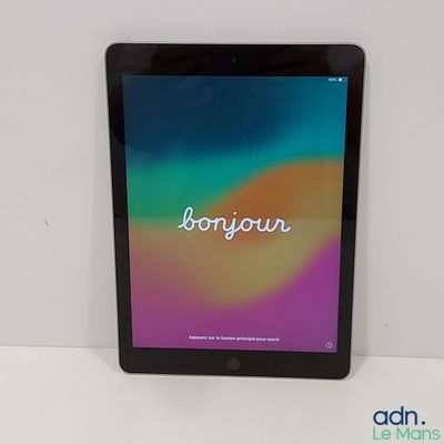 une image d'une tablette sur laquelle s'affiche le mot « bonjou » à l'écran