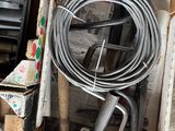 une boîte avec un tas d'outils à l'intérieur