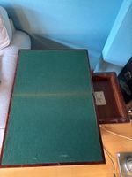 Petit gueridon en bois formant table à jeux, le plateau pivo… (photo 5)