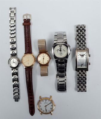 Collection de montres-bracelets vintage de différentes marqu… - Photo 1