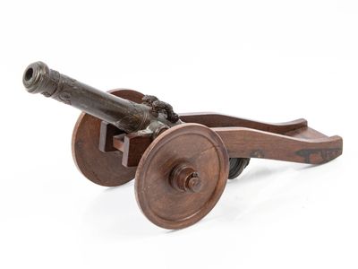 D'ÉPOQUE LOUIS XV Petit canon de présentation