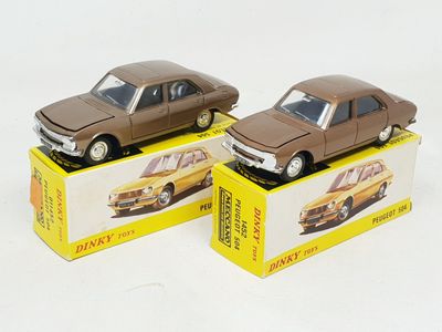 deux voitures-jouets qui se superposent