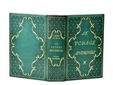 un vieux livre à la couverture verte, ornée d'une inscription dorée