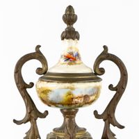 Horloge de cheminée en bronze avec des plaques en porcelaine… (photo 6)