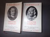 deux livres posés sur une table