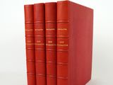 trois livres rouges superposés sur une surface blanche