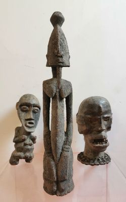 Lot comprenant, de gauche à droite : - Statue féminine Baoul…