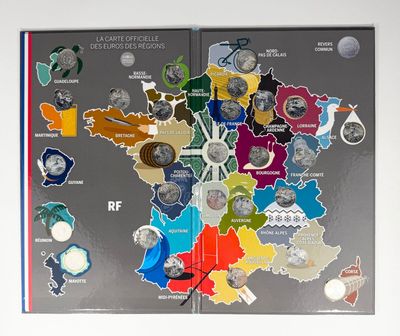 un livre sur lequel figure une carte de la France