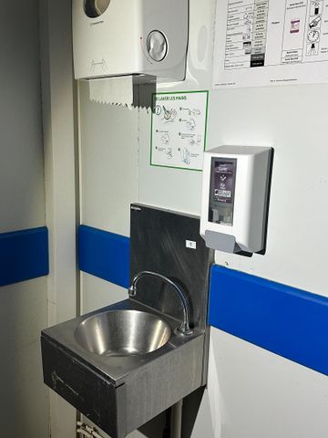 Lave main inox (commande genou à revoir), avec distributeur de pa...