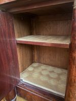 Buffet en acajou et placage d'acajou ouvrant à trois battant… (photo 4)