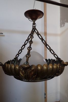 a light that is hanging from the ceiling in a room