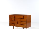 une image d'une commode en bois sur fond blanc