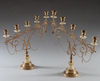 Paire de rampes d'autel en laiton et albâtre à motifs d'enro…