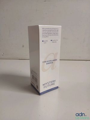la boîte est vide et prête à être ouverte sur la table