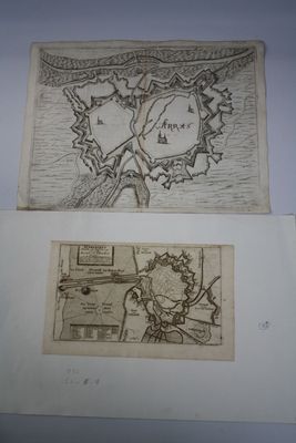 des dessins représentant une carte et un dessin représentant une carte sur une feuille de papier