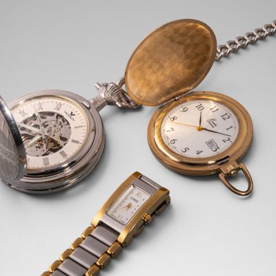 Deux montres gousset et une montre poignet dame