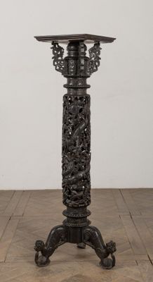 Sellette coloniale en bois exotique sculpté et ajouré, repos…