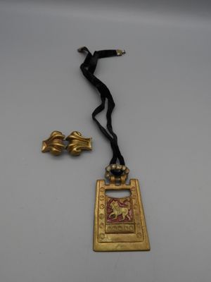 Pendentif en bronze émaillé. Vers 1940.