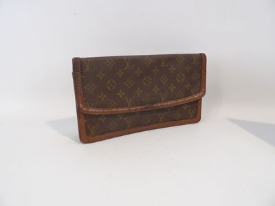 LOUIS VUITTON, Pochette à rabat rectangulaire en cuir Monogr…