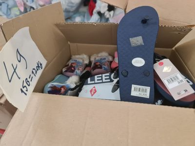 Palette d’environ 120 kg de chaussures crème contemporaine –…