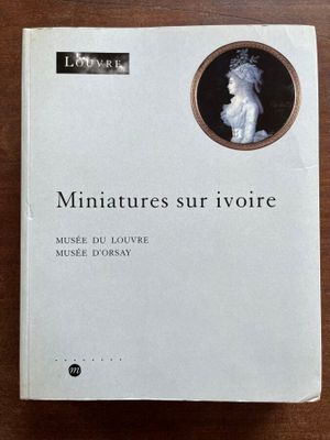 la couverture d'un livre sur laquelle figure la photo d'une femme