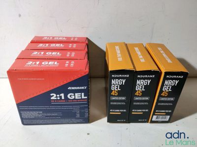 trois boîtes de gel Niroy posées les unes à côté des autres sur une table