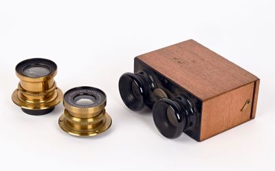 Deux objectifs en laiton pour appareil stéréo. - Photo 1
