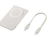 une image représentant un appareil blanc avec un chargeur et un câble