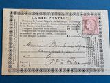 un gros plan d'un morceau de papier sur lequel est apposé un timbre