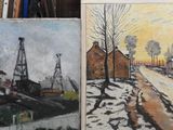 deux tableaux à l'huile posés sur une étagère dans une pièce