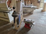 une image d'une machine située dans un bâtiment