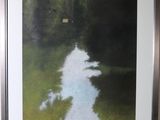 tableau représentant une rivière traversant une forêt verdoyante et luxuriante, peuplée d'arbres