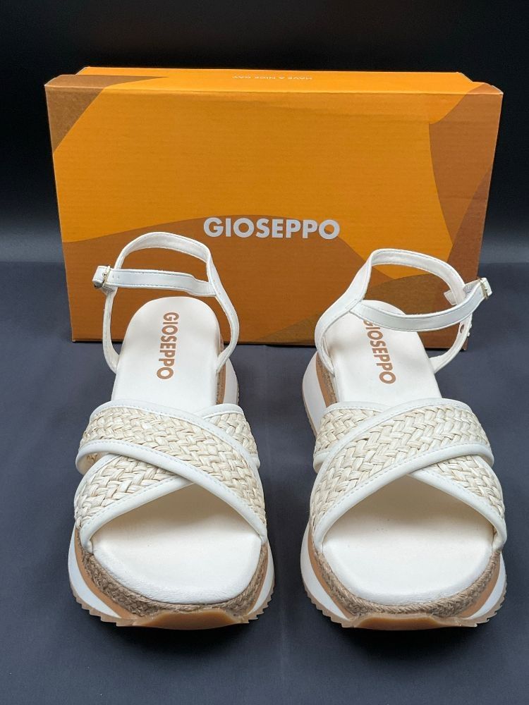 GIOSEPPO, modèle IONA, paire de sandales, pointure 39. État neuf avec boîte.