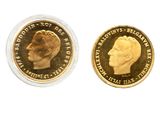 deux pièces d'or portant le portrait d'un homme et d'une femme