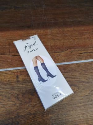 Lot de 96 paires de mi-bas de marque FOGAL (produit de très …