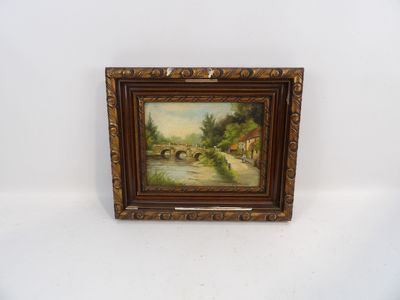 une peinture à l'huile représentant un pont au-dessus d'une rivière, dans un cadre en bois