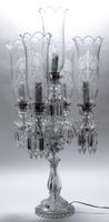 BACCARAT. Un candélabre en cristal moulé et pampilles en cri… (photo 3)